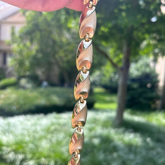 VTG Trifari Brushed Gold Bracelet and Red Earrings - Picture 2 of 7